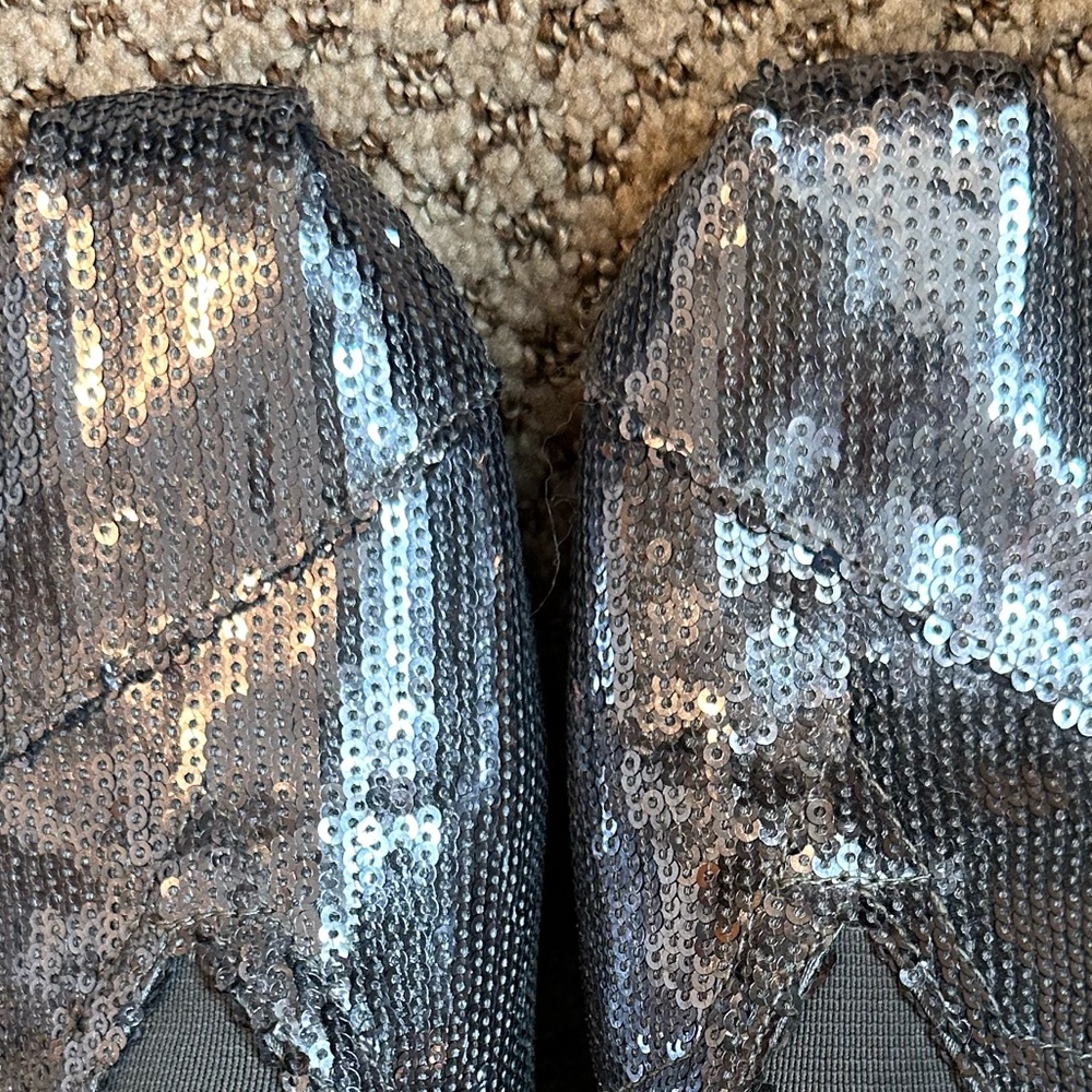 TOMS Glittery Silver Sequined Slip-Ons Size 5 - Picture 4 of 9